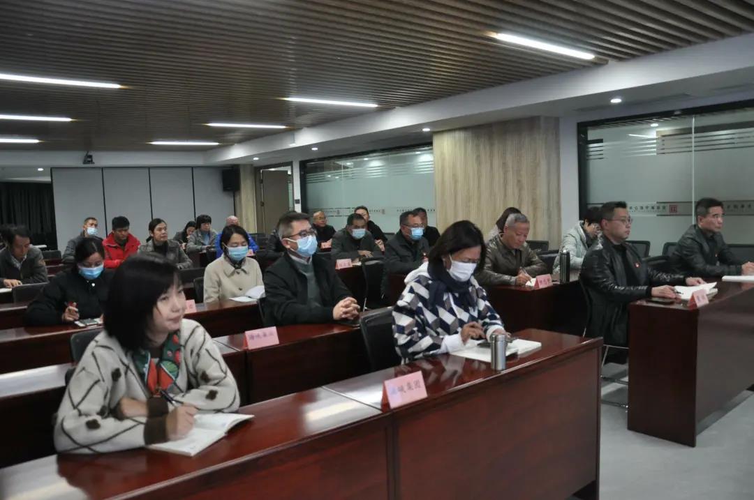 嚴桂忠向(xiang)黨員幹部(bu)宣講省第(di)十一次黨(dang)代會精神(shen)