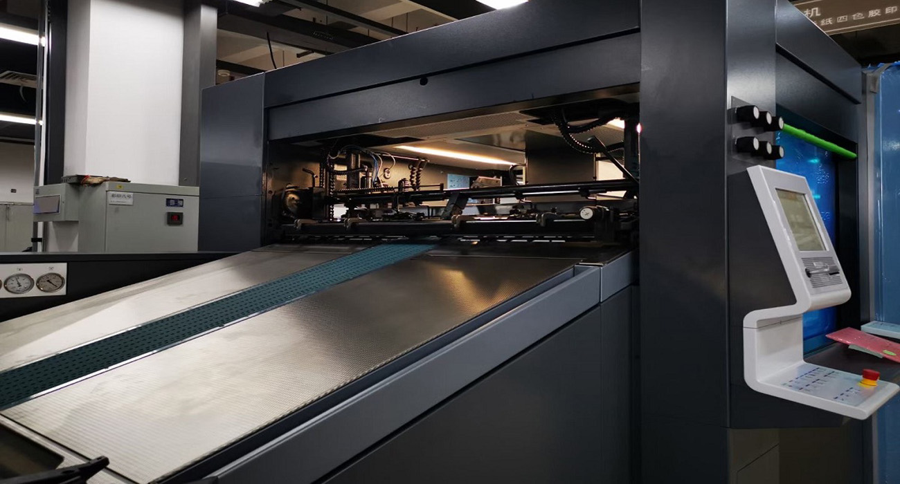 一絲不(bu)苟，精益(yi)求精，成(cheng)就一流(liu)設備！