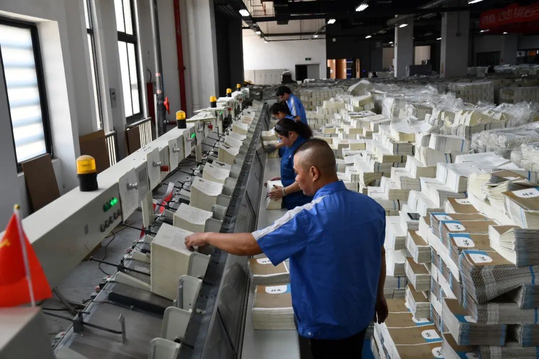 恪盡(jin)職守诠釋(shi)擔當作爲(wei) 衆志成城(cheng)隻爲“課前(qian)到書”