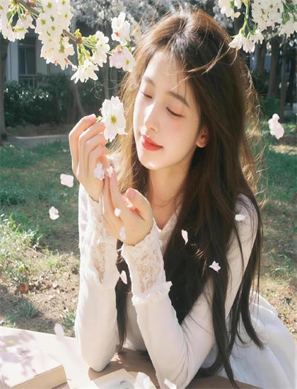 拍摄地点：《性书狂人》伏笔的巧妙设置与揭示时机——剪辑节奏的艺术把握